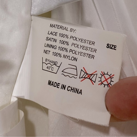 Allure Bridals White Wedding Dress With Veil 10 - Picture 5 of 16